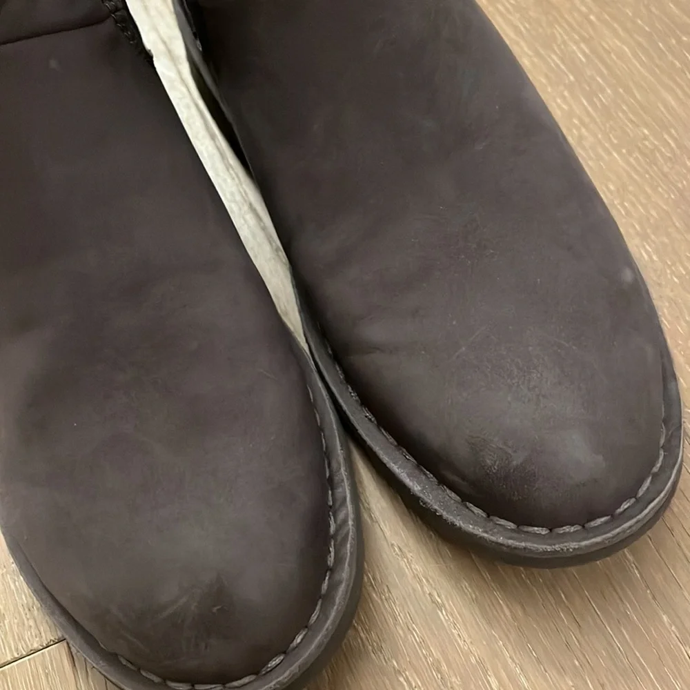 UGG Larra Water Resistant Nubuck Leather Women's Charcoal Boots size 5.5